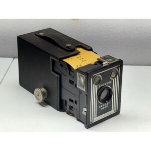 Vintage Kodak Brownie Target Six-20 camera as-is Shutter Functional USA‎ History